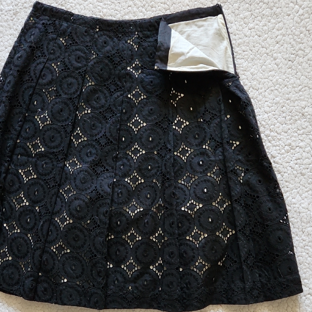 Banana Republic Black Eyelet Pleated Knee Length Skirt Sz 6P Classic Elegant - Picture 3 of 15